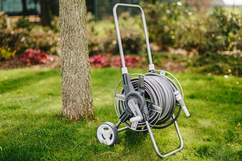 Zestaw WHITE SILVER PLUS 50m wąż ogrodowy + akcesoria przyłączeniowe BRADAS WL-W2B50