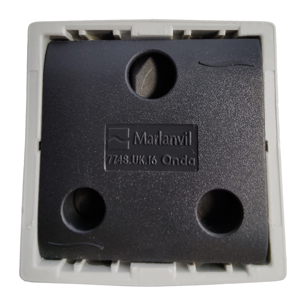 Marlanvil Adapter kempingowy CEE 16A na 15A 250V