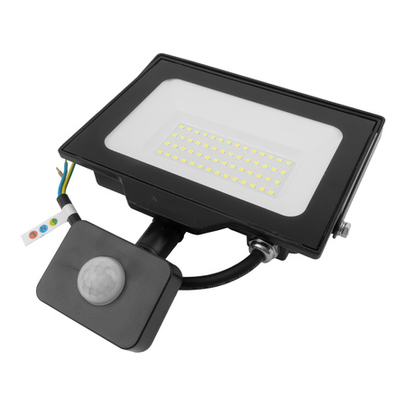 Naświetlacz LED 50W z czujnikiem ruchu czarny IP65 oświetlenie zewnętrzne 5000lm GT-GCR50W-64