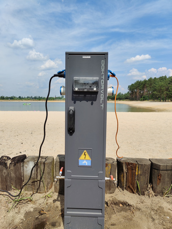Słupek dystrybucyjny 2x16A 400V rozdzielnica elektryczna z przyłączem wodnym 4x230V/3p CV-CAMP DV-6627-DF