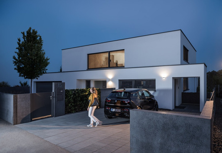 Zewnętrzna lampa naścienna z czujnikiem ruchu theLeda TH-N 2x475 lm 3000K ciepła biel IP55 TH-1020904