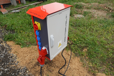 Rozdzielnica budowlana na stojaku OS-S/FI SET 2x32A 1x16A 8x230V gniazda Mennekes zabezpieczenia SIEMENS Doktorvolt DV-6894-D