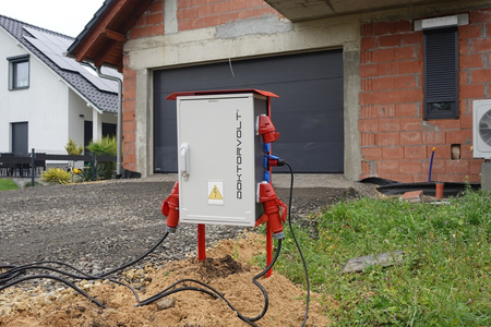 Rozdzielnica budowlana na stojaku OS-S/FI SET 2x32A 1x16A 8x230V gniazda Mennekes zabezpieczenia SIEMENS Doktorvolt DV-6894-D