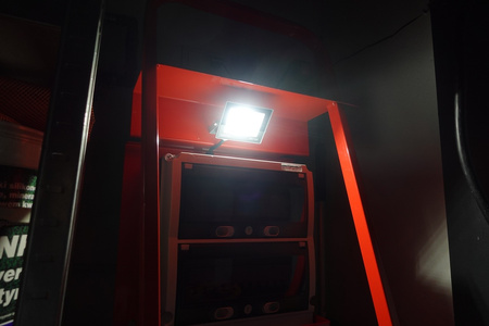 Rozdzielnica budowlana na stojaku z licznikiem zużycia energii eXT S/FI SET przenośna z gniazdami 2x16A 32A CEE MENNEKES 4x230V Schuko rozdzielnia elektryczna na budowę skrzynka elektryczna z zabezpieczeniem Doktorvolt DV-6177-D