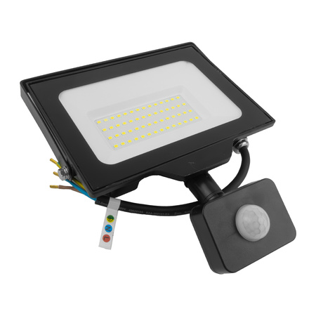 Naświetlacz LED 50W z czujnikiem ruchu czarny IP65 oświetlenie zewnętrzne 5000lm GT-GCR50W-64