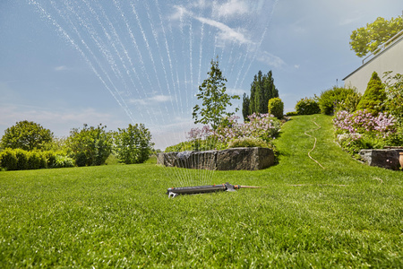 Zraszacz ogrodowy wahadłowy L Gardena 18714-20