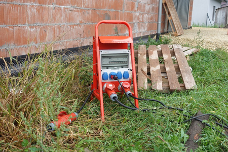 Rozdzielnica budowlana na stojaku zabezpieczenia Siemens pTD-S/FI SET przenośna z gniazdami 32A 16A CEE MENNEKES 4x230V rozdzielnia elektryczna na budowę skrzynka elektryczna z zabezpieczeniem Schuko Doktorvolt DV-6221-D