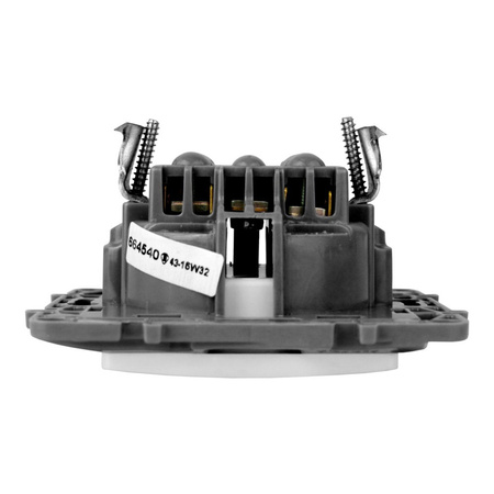 Gniazdo 2P+Z 16A z przesłoną pojedyncze NILOE Legrand 764527