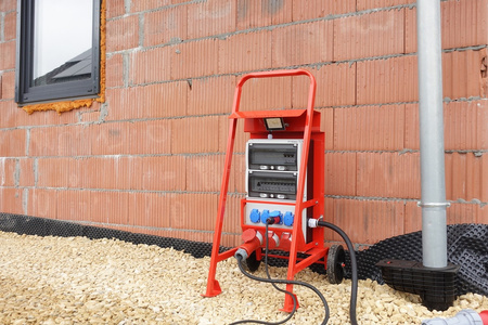 Rozdzielnica budowlana na stojaku z naświetlaczem eXT S/FI SET przenośna z gniazdami 32A 2x16A CEE MENNEKES 4x230V schuko rozdzielnia elektryczna na budowę skrzynka elektryczna Doktorvolt DV-0027-D