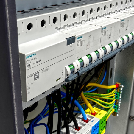 Rozdzielnica budowlana na stojaku OS-S/FI SET 2x32A 1x16A 8x230V gniazda Mennekes zabezpieczenia SIEMENS Doktorvolt DV-6894-D