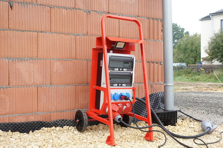 Rozdzielnica budowlana na stojaku z naświetlaczem eXT S/FI SET przenośna z gniazdami 32A 2x16A CEE MENNEKES 4x230V schuko rozdzielnia elektryczna na budowę skrzynka elektryczna Doktorvolt DV-0027-D