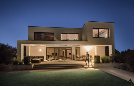 Zewnętrzna lampa naścienna z czujnikiem ruchu theLeda TH-N 2x475 lm 3000K ciepła biel IP55 TH-1020904