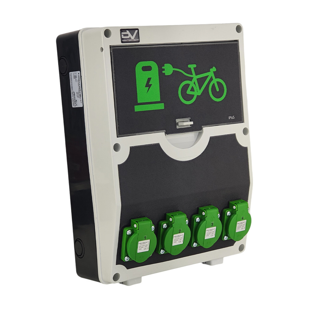 12-modulige Fahrradladestation DV-2137 von Doktorvolt, 4 Schuko-Steckdosen 230V und RCBO-Schutzschalter, zertifiziert durch TÜV SÜD und CE.