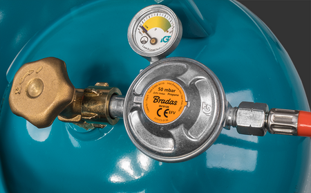 Reduktor gazowy 50mbar, z zaworem bezpieczeństwa i manometrem, GZ 1/4" L RG A310IE-002-M