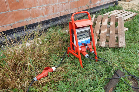 Rozdzielnica budowlana na stojaku zabezpieczenia Siemens pTD-S/FI SET przenośna z gniazdami 32A 16A CEE MENNEKES 4x230V rozdzielnia elektryczna na budowę skrzynka elektryczna z zabezpieczeniem Schuko Doktorvolt DV-6221-D