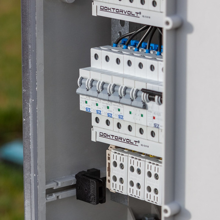 Słupek dystrybucyjny 2x16A 5P 400V rozdzielnica elektryczna z przyłączem wodnym 4x16A 2p+E 230V 2x16A 3P 230V CV-CAMP DV-2209-D